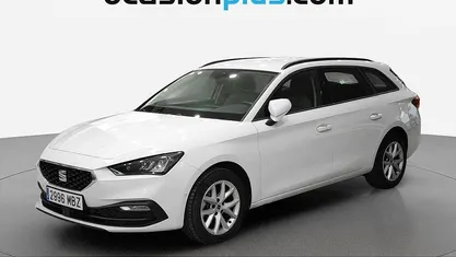 Usado Seat Leon Style 110 CV (80 kW) 2022 Blanco Monovolumen