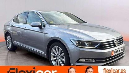 Usado VW Passat Advance 120 CV (88 kW) 2018 Gris Berlina