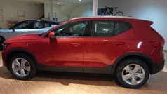Rojo Nuevo 2025 Volvo XC40 Plus SUV | 40.900 € (Precio justo)