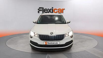 Usado Skoda Karoq Ambition 150 CV (110 kW) 2021 Blanco SUV