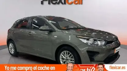 Usado Kia Rio 84 CV (61 kW) 2023 Gris Utilitario