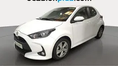 Blanco Usado 2025 Toyota Yaris Hybrid Active Utilitario | 19.264 € (Precio justo)