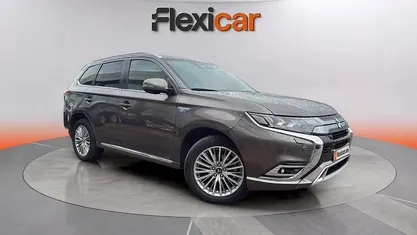 Usado Mitsubishi Outlander P-HEV 224 CV (164 kW) 2019 Marrón SUV