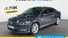 Gris / plata Usado 2017 VW Passat Sportline Berlina | 18.900 € (Precio justo)