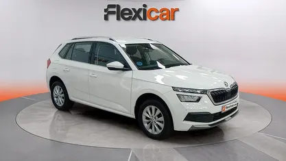 Usado Skoda Kamiq Ambition 110 CV (80 kW) 2021 Blanco SUV