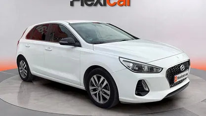 Blanco Usado 2017 Hyundai i30 GO! Berlina | 9990 € (Buen precio)