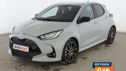 Usado Toyota Yaris Hybrid Sport 131 CV (96 kW) 2024 Gris Berlina