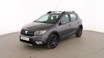 Usado Dacia Sandero 90 CV (66 kW) 2017 Gris Berlina