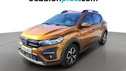Usado Dacia Sandero Comfort 91 CV (66 kW) 2022 Naranja Utilitario
