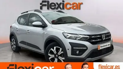 Usado Dacia Sandero Comfort 91 CV (66 kW) 2021 Gris Utilitario