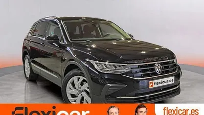 Negro Usado 2023 VW Tiguan Life SUV | 25.690 € (Super precio)