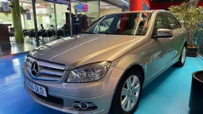 Usado Mercedes C180 Classic 156 CV (114 kW) 2009 Gris Berlina