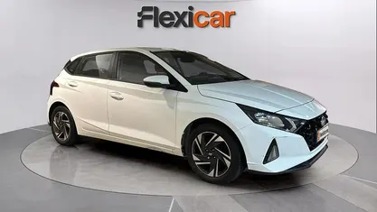 Usado Hyundai i20 101 CV (74 kW) 2021 Blanco Berlina