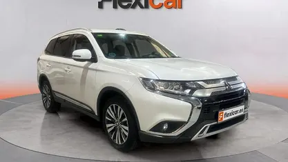 Usado Mitsubishi Outlander Motion 150 CV (110 kW) 2019 Blanco SUV