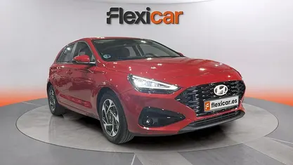Usado Hyundai i30 120 CV (88 kW) 2024 Rojo Berlina