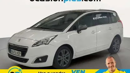 Usado Peugeot 5008 Allure 115 CV (84 kW) 2014 Blanco Monovolumen