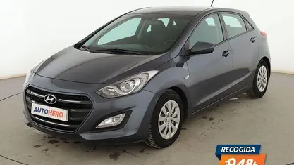 Usado Hyundai i30 100 CV (73 kW) 2016 Gris Berlina