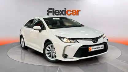 Usado Toyota Corolla Active 125 CV (91 kW) 2022 Blanco Berlina