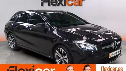 Usado Mercedes CLA200 Shooting Brake 136 CV (100 kW) 2018 Negro Familiar