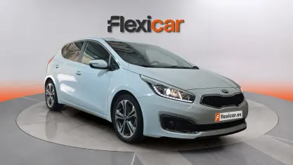 Usado Kia Ceed GT GT-Line 120 HP (88 kW) 2017 Branco Sedan