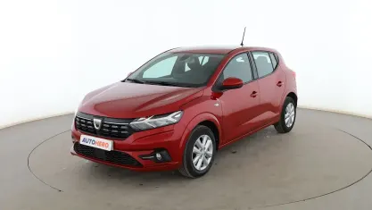 Usado Dacia Sandero Comfort 91 CV (66 kW) 2022 Rojo Berlina