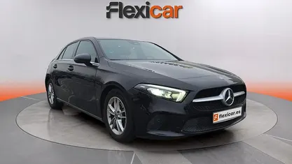 Usado Mercedes A180 109 CV (80 kW) 2018 Negro Utilitario