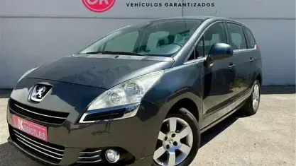 Usado Peugeot 5008 Active 112 CV (82 kW) 2012 Negro Monovolumen