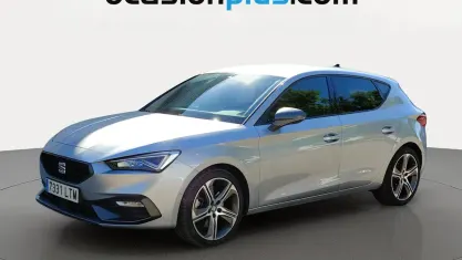 Usado Seat Leon FR 150 CV (110 kW) 2021 Gris plata Utilitario