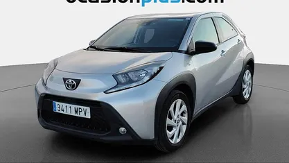 Gris Usado 2024 Toyota Aygo X Play SUV | 13.137 € (Precio justo)