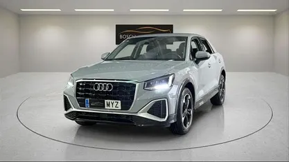 Gris / plata Usado 2025 Audi Q2 Advanced Plus SUV | 28.790 € (Precio justo)