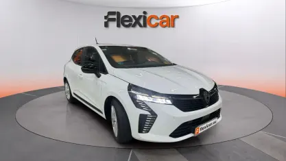 Używany Renault Clio V Evolution 101 KM (74 kW) 2025 Biały Sedan/Limuzyna