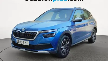 Usado Skoda Kamiq 110 CV (80 kW) 2022 Azul SUV