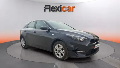 Usado Kia Ceed 136 CV (100 kW) 2023 Gris Utilitario