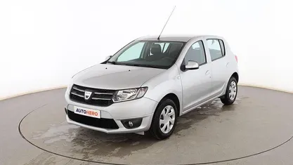 Usado Dacia Sandero Lauréate 90 CV (66 kW) 2014 Gris Berlina