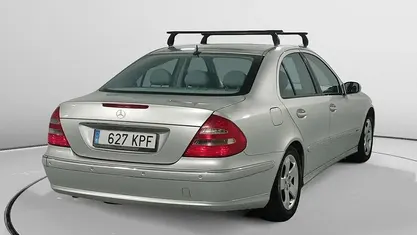 Usado Mercedes E350 Avantgarde 272 CV (200 kW) 2005 Gris Berlina