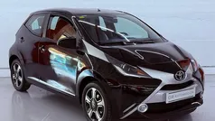 Negro Usado 2015 Toyota Aygo X-play Utilitario | 8500 € (Precio justo)
