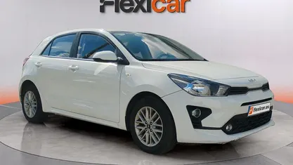 Usado Kia Rio 84 CV (61 kW) 2022 Blanco Utilitario