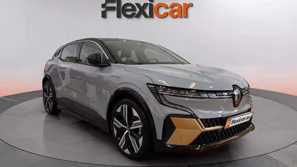 Gris Usado 2023 Renault Megane E-Tech Techno Berlina | 23.990 € (Precio justo)
