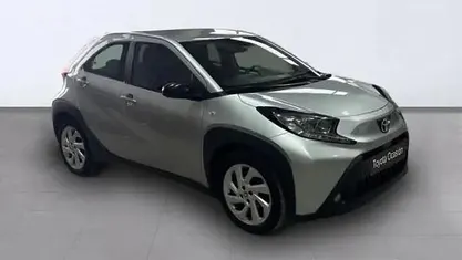 Begagnad Toyota Aygo X-play 69 HK (50 kW) 2024 Grå