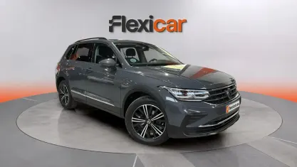 Usado VW Tiguan Life 150 CV (110 kW) 2021 Gris SUV