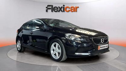 Begagnad Volvo V40 Momentum 122 HK (89 kW) 2018 Svart Kombi