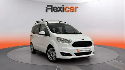 Usado Ford Tourneo Courier Ambiente 102 CV (75 kW) 2015 Blanco Monovolumen