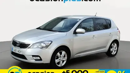Usado Kia Ceed Active 126 CV (92 kW) 2011 Gris plata Utilitario