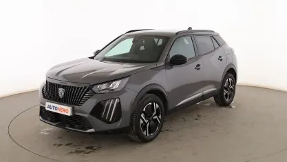 Usado Peugeot 2008 Allure 136 CV (100 kW) 2024 Gris SUV