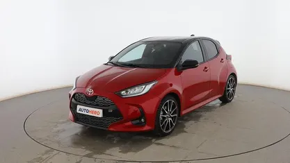 Occasion Toyota Yaris Hybrid Sport 131 PK (96 kW) 2024 Rood Sedan