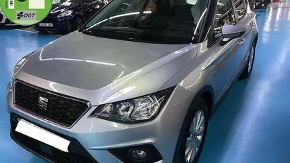 Usado Seat Arona Style Plus 110 CV (80 kW) 2021 Gris SUV