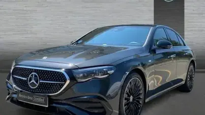 Usado Mercedes E300 313 CV (230 kW) 2025 Gris Berlina