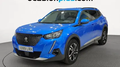 Usado Peugeot 2008 Allure 131 CV (96 kW) 2021 Azul SUV