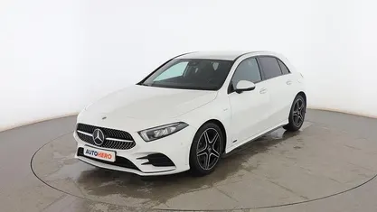Usado Mercedes A180 AMG line 116 CV (85 kW) 2021 Blanco Berlina