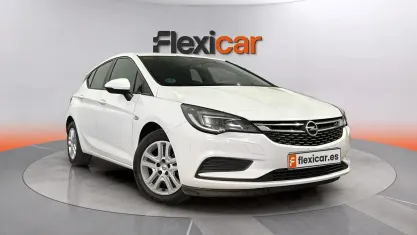 Używany Opel Astra Selective 110 KM (80 kW) 2019 Biały Sedan/Limuzyna